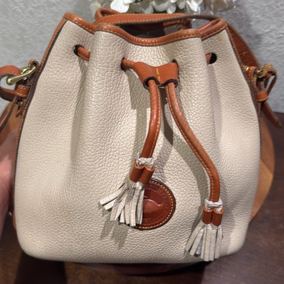 Dooney & Bourke A6-898762 Vintage Bucket Shoulder Bag - Picture 2 of 16